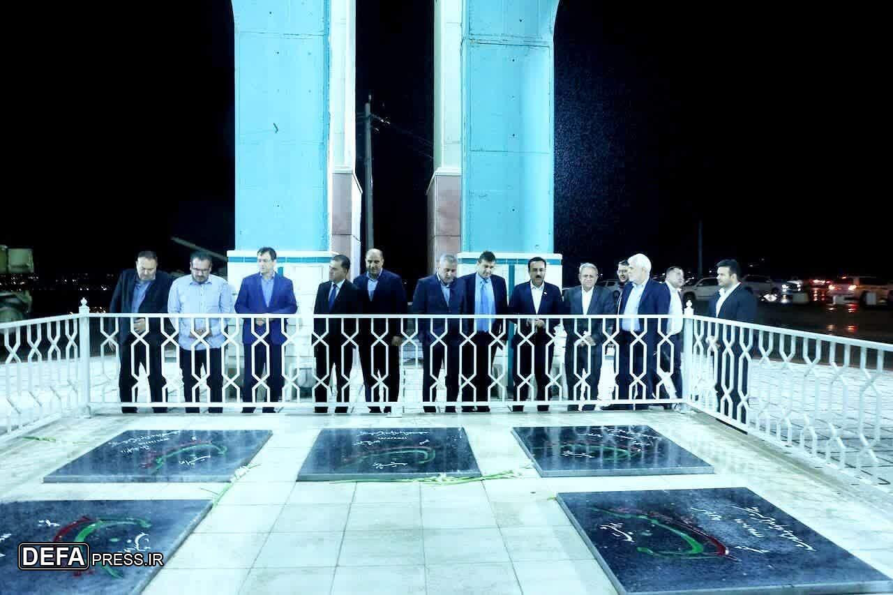 ادای احترام استاندار اربیل عراق به مقام شامخ شهدای گمنام در قزوین ادای احترام استاندار اربیل عراق به مقام شامخ شهدای گمنام در قزوین