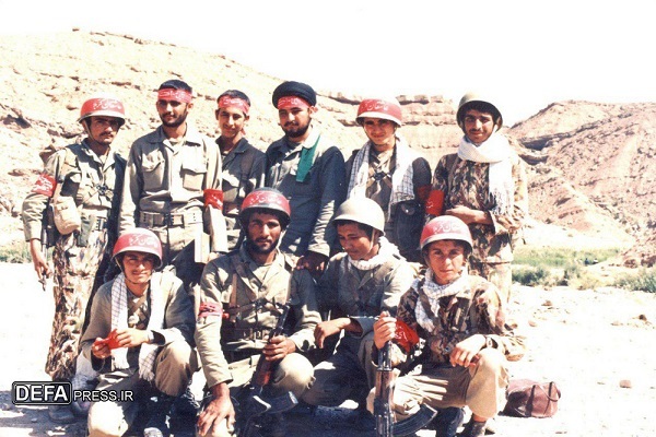 روحانی شهیدی که فرمانده تیپ برای شرکت در نماز جماعتش خود را میرساند روحانی شهیدی که فرمانده تیپ برای شرکت در نماز جماعتش خود را میرساند