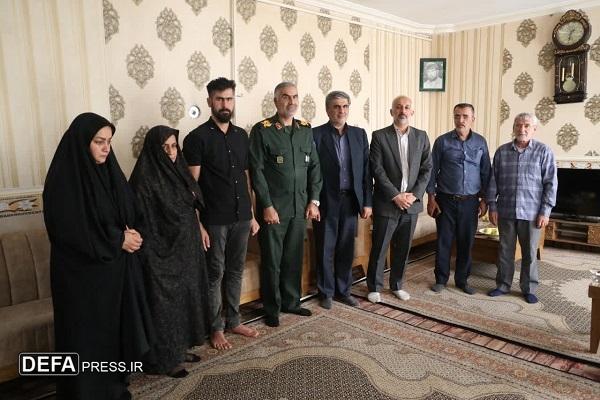 دیدار فرمانده تیپ ۳۲ انصارالحسین(ع) با خانواده شهید «عباس حسنی» در جورقان + تصاویر دیدار فرمانده تیپ ۳۲ انصارالحسین(ع) با خانواده شهید «عباس حسنی» در جورقان + تصاویر