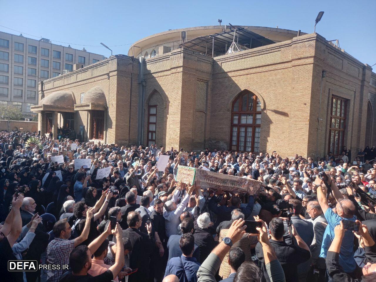 خوش‌غیرِ سینما تشییع شد/ مجید مجیدی: او عاشق اهل بیت بود