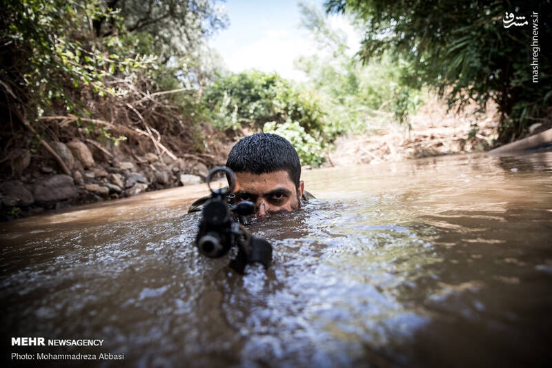 عکس/ دوره آموزش تکاوران نیروی دریایی ارتش