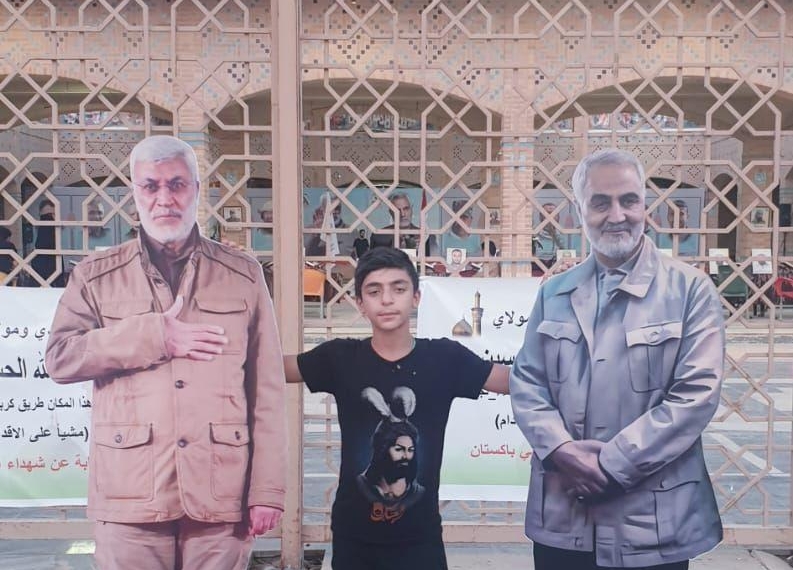 بوسه جوانان عراقی بر صورت حاج قاسم+ تصاویر