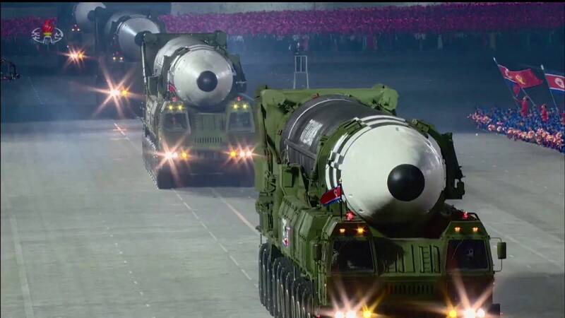 عکس/موشک جدید قاره پیمای کره شمالی