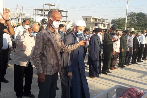 مادر شهید اکبر دهدشتی به فرزندش پیوست