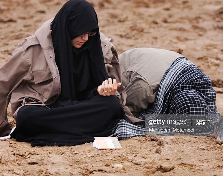 .
کوله بار گناهانم بر دوشم سنگینی میکرد…
.
ندا آمد بر در خانه ام بیا، آنقدر بر در بکوب ت…