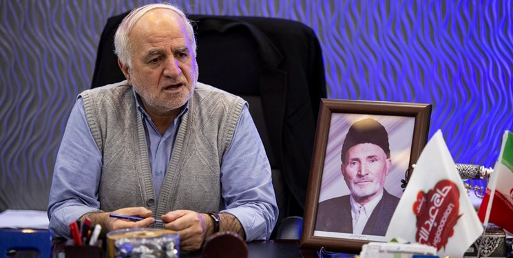 «حاج عبدالله» نمرده است/ مردی که شب یلدا مهمان تمام ایرانیهاست