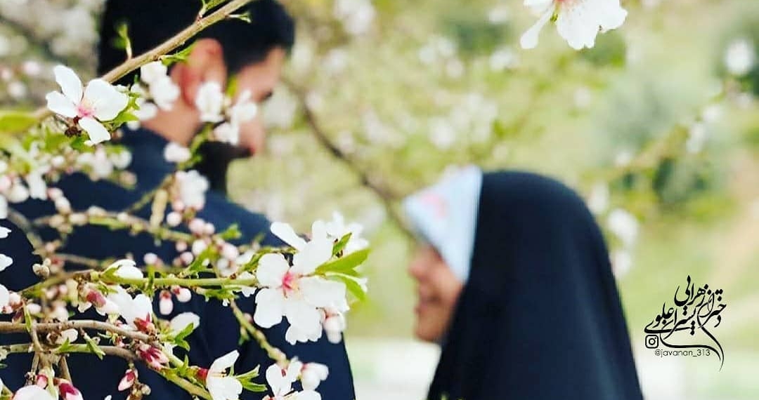 کپشن دلبر
.
یکی هم باید بین تمام این چند میلیارد آدم باشد
روحت را آرام نوازش کند،
که دست…