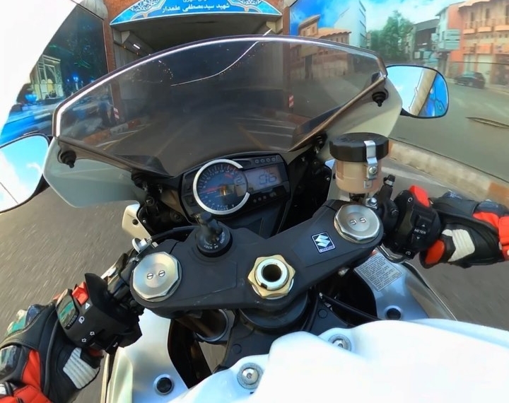 با این که ممنوعه ترینی  
و‌حکم تیر داری
اما اونقدر با معرفت و به ادم انرژی میدی 
که  من در…