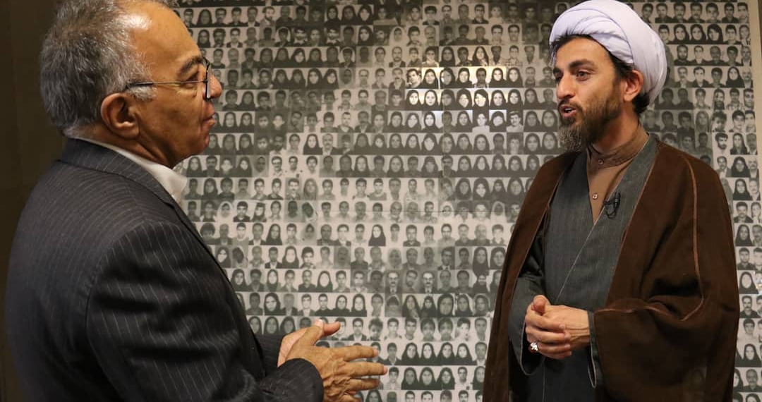 . « با دلی و که ایشان را میتوان نماد از انسان زنده دانست، این خود را به کودکی اهدا…