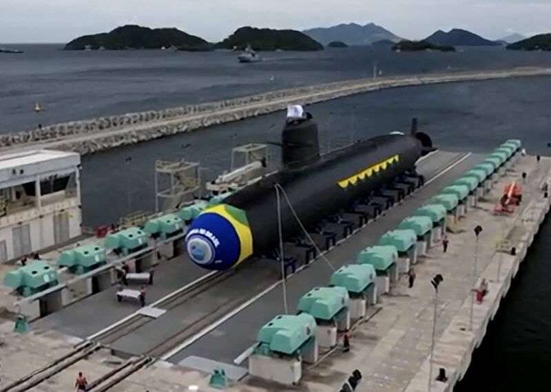 عکس/ دومین زیردریایی برزیل به آب افتاد