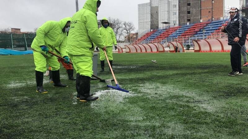 عکس/ وسایل پیشرفته تخلیه آب از زمین ورزشگاه وطنی