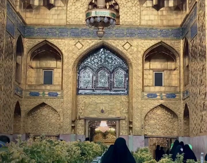 با زمزمی به وسعت چشم تر آمدم
تا محضر زلال ترین کوثر آمدم
قسمت نشد که بال و پری دست و پا کن…