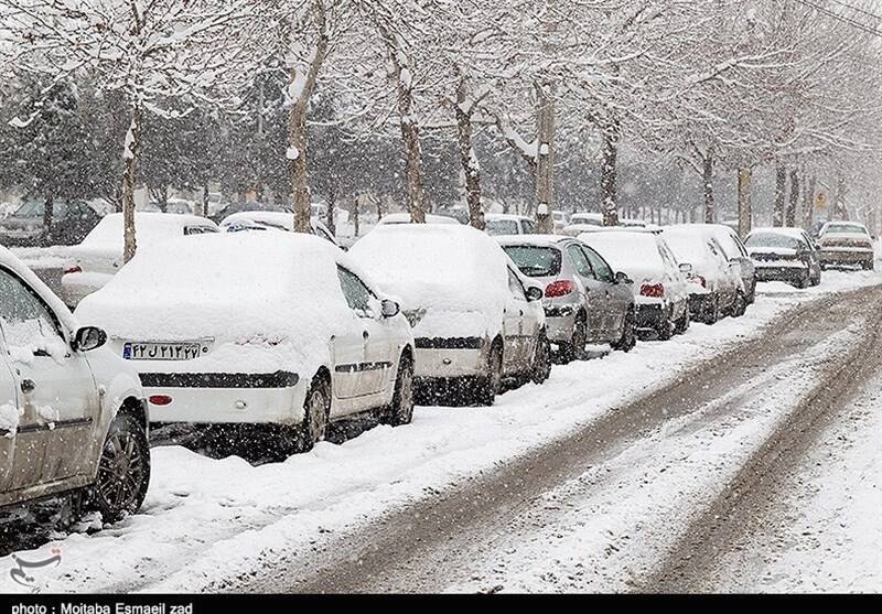 آزادراه تهران-قزوین غرق در ترافیک، برف و کولاک