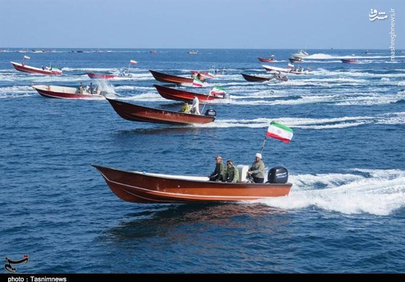 رژه اقتدار ۷۰۰ شناور بسیج دریایی بیخ گوش آمریکایی‌ها و سعودی‌ها / آمادگی همیشگی سپاه برای حراست از خلیج فارس +عکس