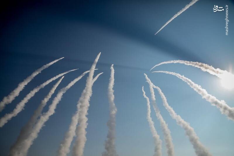 فیلم/ شلیک موشک‌های بالستیک سپاه به عمق اقیانوس هند