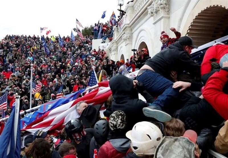 فیلم/ سابقه نظامی حمله‌کنندگان به کنگره آمریکا!
