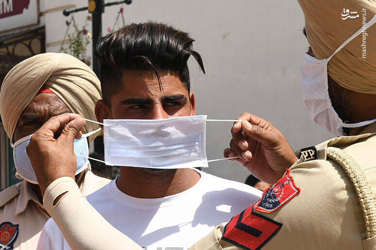 عکس/ ماسک به دست شدن پلیس هند