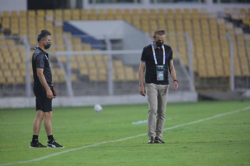 گل‌محمدی: شانه به شانه پولدارها دنبال قهرمانی هستیم