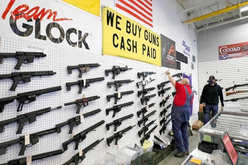 قوانین حمل سلاح در آمریکا چگونه است؟