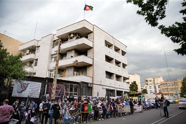 مراسم یادبود شهدای مدرسه سیدالشهدا کابل مقابل سفارت افغانستان در ایران