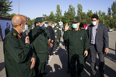 ورود سردار سرلشگر حسین سلامی فرمانده کل سپاه پاسداران به مراسم چهلم سردار شهید سیدمحمد حجازی