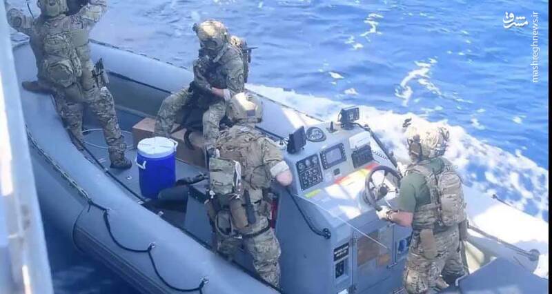 عکس/ توقیف کشتی حامل سلاح در دریای عرب