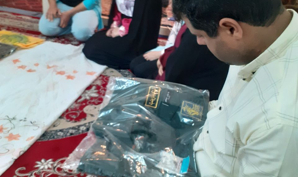 دیدار مسئولان موسسه «یاد یاران» با خانواده شهدای کرمانی در دفاع مقدس و نبرد سوریه