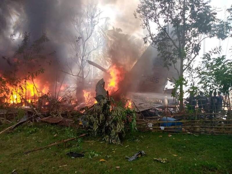 عکس/ سقوط هواپیمای نظامی فیلیپین