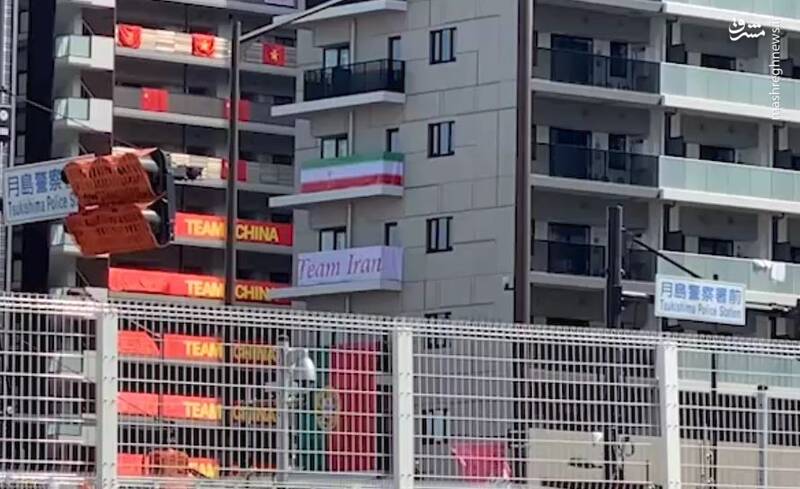 عکس/ نصب پرچم ایران در ساختمان محل اقامت ورزشکاران