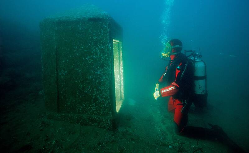 یک آرامگاه باستانی ۲۴۰۰ ساله در زیر آب +عکس