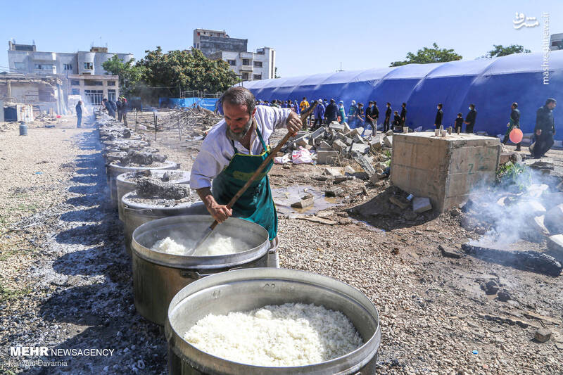 عکس/ طبخ ۷۲ دیگ غذای نذری برای محرومین