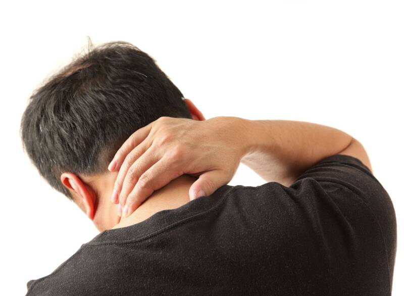 «گردن درد» چرا به وجود میاد و چطور درمانش کنیم؟