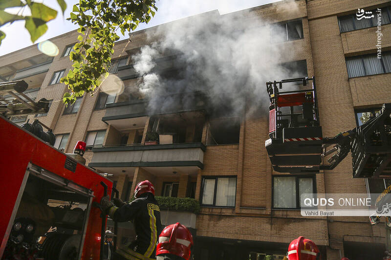عکس/ انفجار توأم با آتش‌سوزی در خیابان خیام مشهد