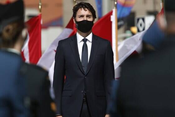فیلم/ سنگ‌باران نخست‌وزیر کانادا