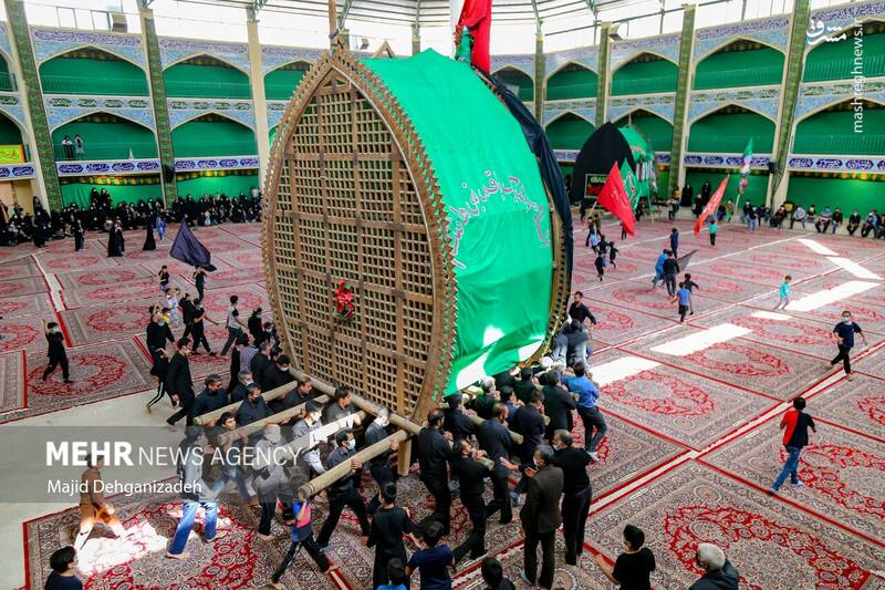 عکس/ مراسم نخل گردانی به مناسبت ۲۸ صفر