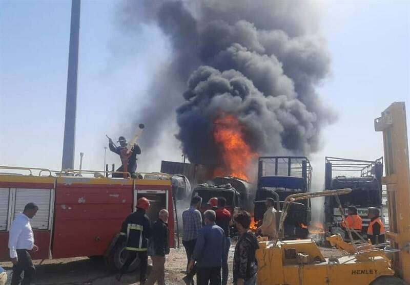 عکس/ کامیون‌های سوخته در آتش‌سوزی دوغارون