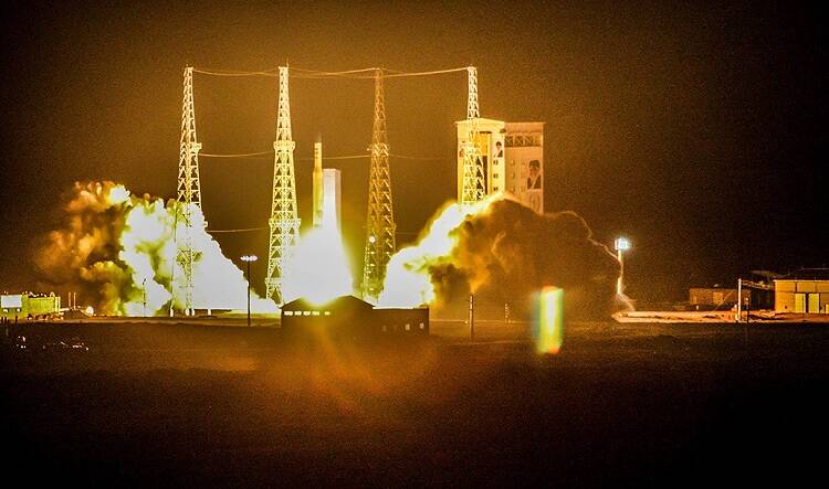 فیلم/ تست موتور موشک ماهواره‌بر توسط شهید طهرانی مقدم