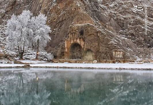 عکس/ نمایی برفی از طاق بستان