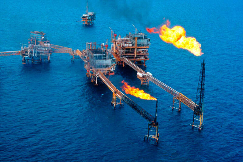 وال‌استریت ژورنال: صادرات نفت ایران ۴۰ درصد افزایش یافت