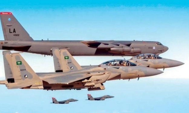پرواز مشترک جنگنده‌های سعودی با بمب‌افکن «بی-۵۲» آمریکا