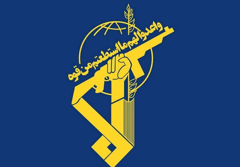 عکس/ کشف بیرق سپاه در روز پاسدار