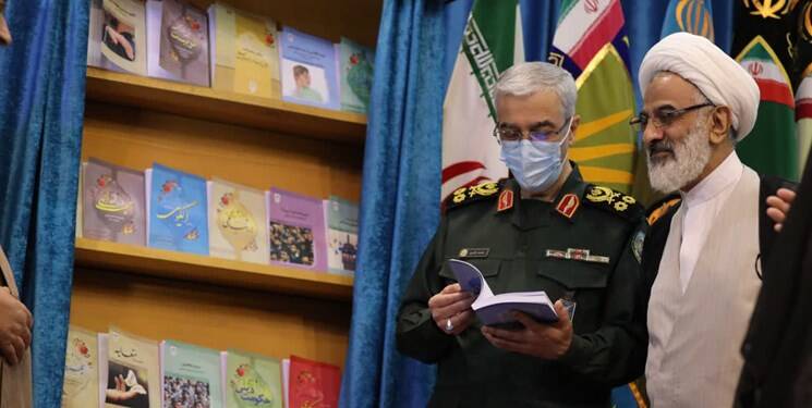 رونمایی از ۲۱ کتاب در حوزه «تربیت در نیروهای مسلح» با حضور سرلشکر باقری