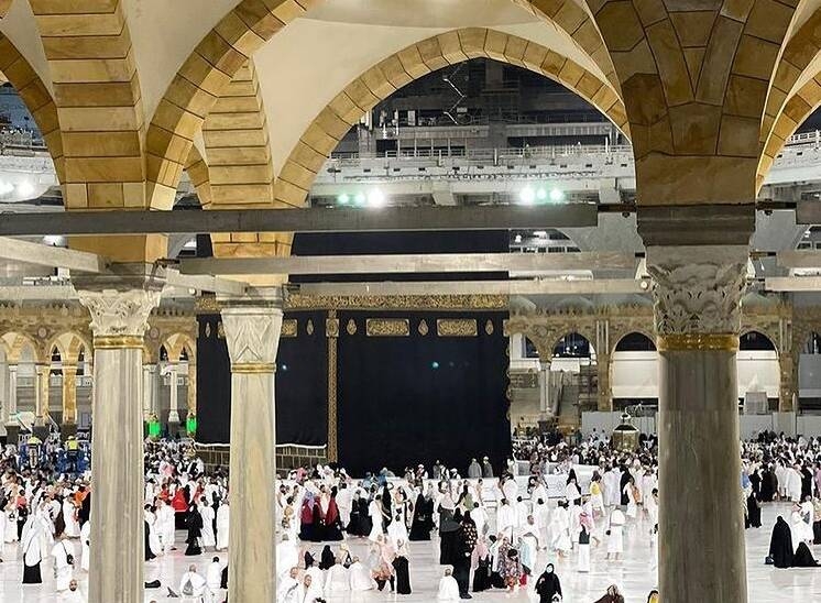 فیلم/ لباس احرام بر تن کعبه