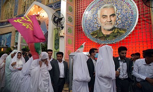 جشن ازدواج ۵۰ زوج جوان کرمانی در جوار مرقد سردار دلها برگزار شد