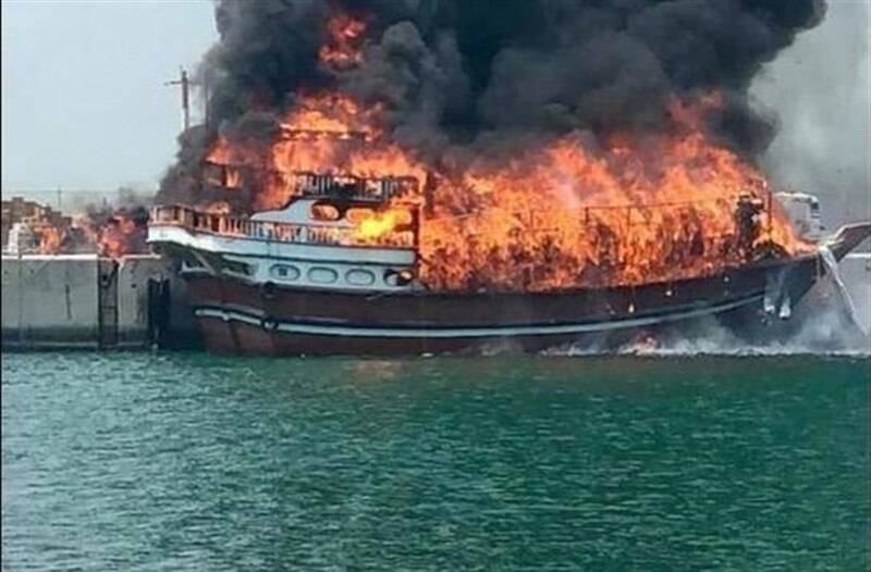 فیلم/ آتش سوزی یک کشتی در دبی