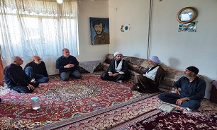 دیدار نماینده ولی‌فقیه در مازندران با خانواده شهیدان «ریاحی» + تصاویر