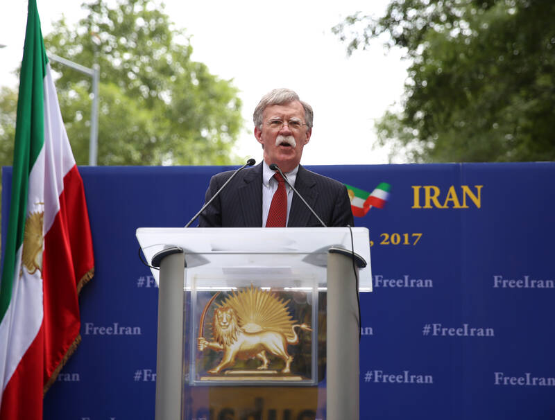 ابوعطاخوانی قورباغه: وقتی جان بولتون از دیپلماسی با ایران می‌نویسد