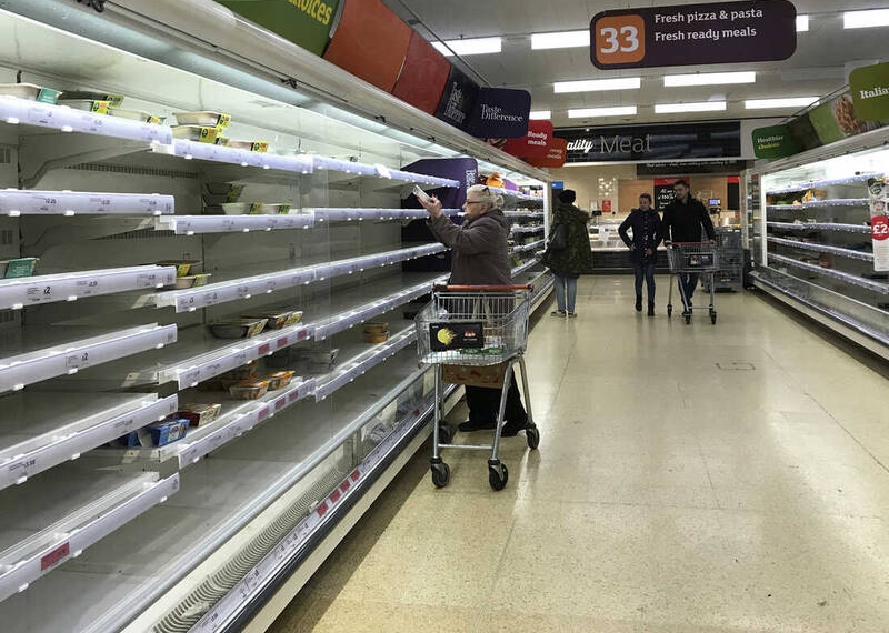 غذای کپک‌زده انگلیسی و میز برجام