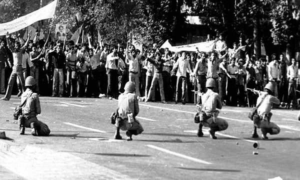 ۱۷ شهریور ۵۷؛ جمعه خونینی که سقوط رژیم پهلوی را سرعت بخشید