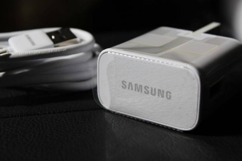 حذف شارژر و کابل USB از جعبه گوشی‌های سامسونگ